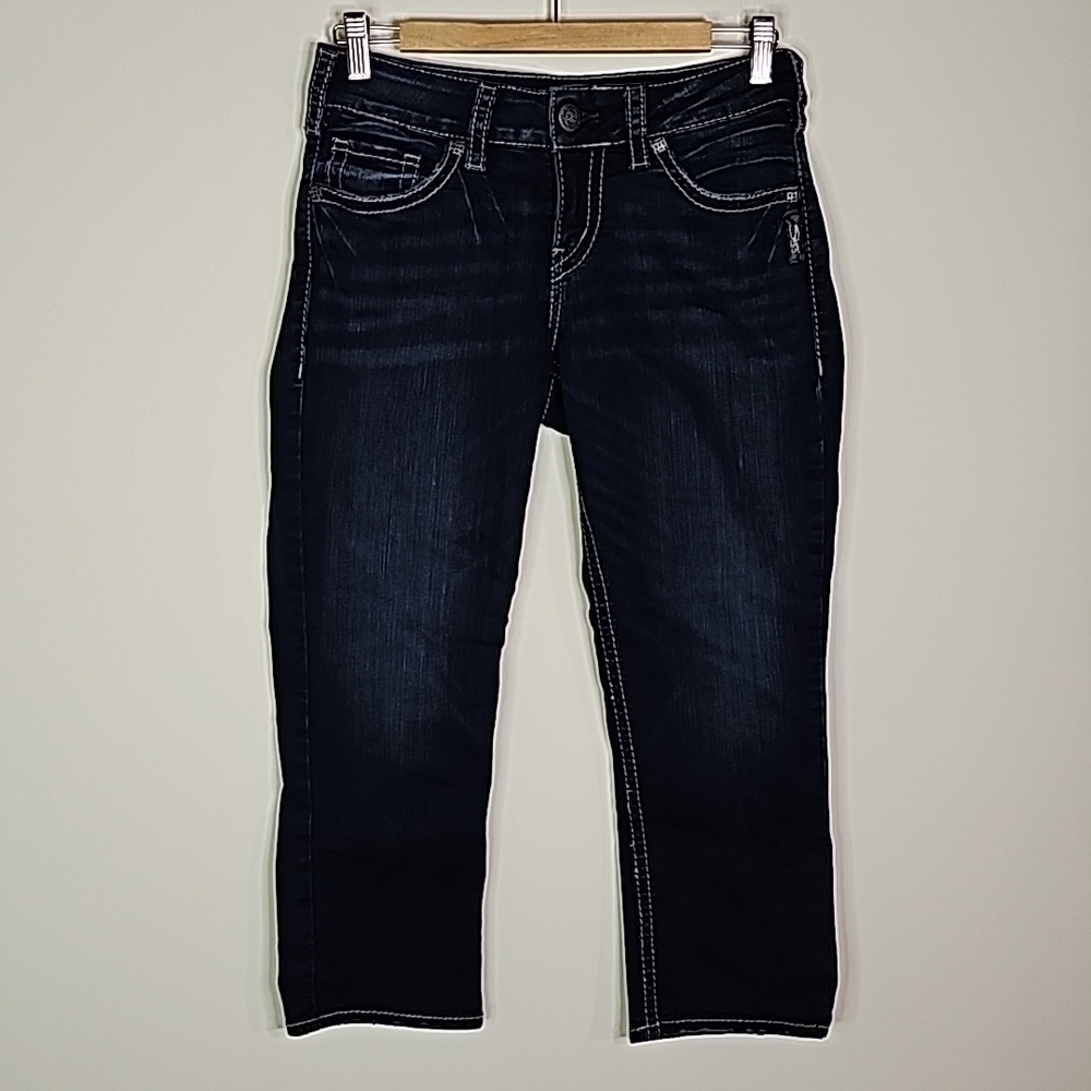 Silver Suki dark wash 28x22 mid rise super stretch capri jeans